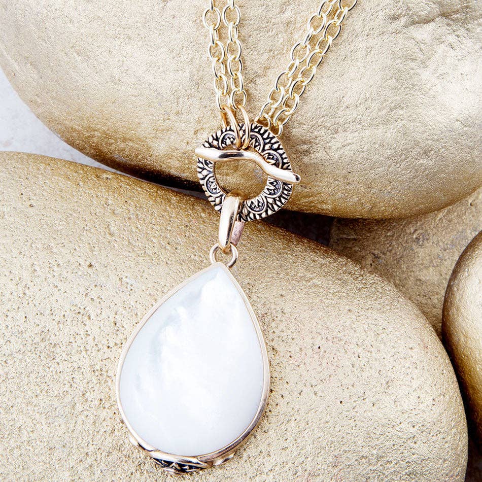 Abby White Mother of Pearl Golden Pendant Necklace